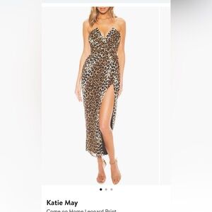 Beautiful leopard dress, midi wore 2 times,
